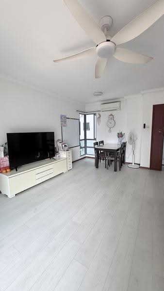 Aquarius By The Park, 9 Bedok Reservoir View, Bedok / Upper East Coast, 2 Bedrooms, 893 sqft, Condominium For Sale, by Jim Chua, 500283220 - Living Room - PropertyGuru.com.sg