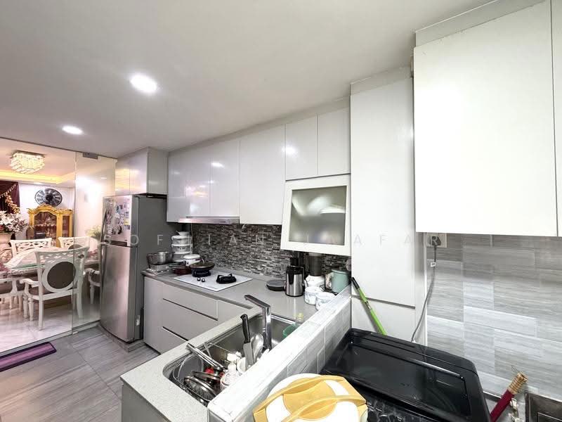 346 Ubi Avenue 1, 346 Ubi Avenue 1, Eunos / Geylang / Paya Lebar, 3 Bedrooms, 904 sqft, HDB Flat For Sale, by Sofhian Jaafar, 500283240 - Kitchen - PropertyGuru.com.sg