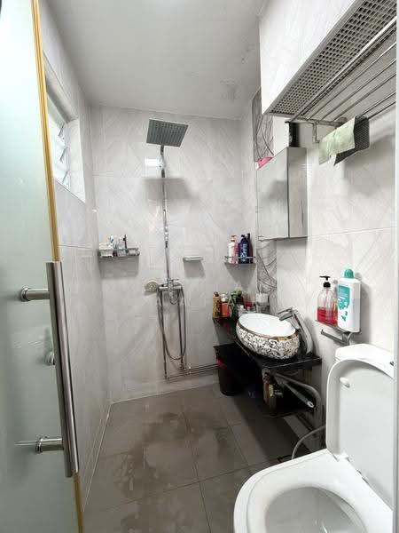 346 Ubi Avenue 1, 346 Ubi Avenue 1, Eunos / Geylang / Paya Lebar, 3 Bedrooms, 904 sqft, HDB Flat For Sale, by Sofhian Jaafar, 500283240 - Bathroom - PropertyGuru.com.sg