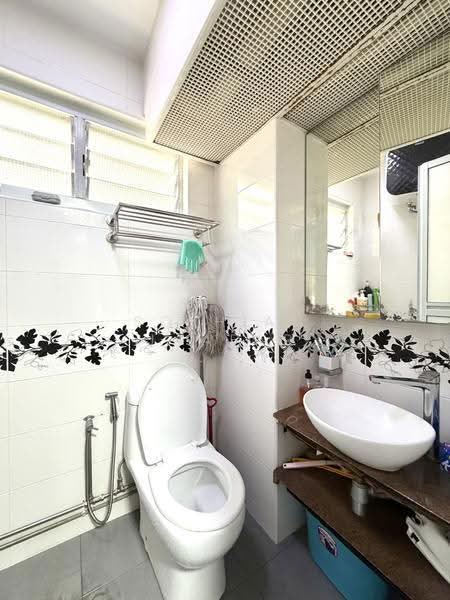 346 Ubi Avenue 1, 346 Ubi Avenue 1, Eunos / Geylang / Paya Lebar, 3 Bedrooms, 904 sqft, HDB Flat For Sale, by Sofhian Jaafar, 500283240 - Bathroom - PropertyGuru.com.sg
