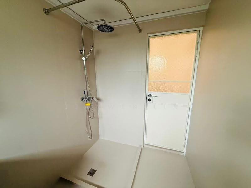 Lakepoint Condo, 2 Lakepoint Drive, Boon Lay / Jurong / Tuas, Room Rental, 150 sqft, Condominium For Rent, by JIANWEN LIN, 500283257 - Bathroom - PropertyGuru.com.sg