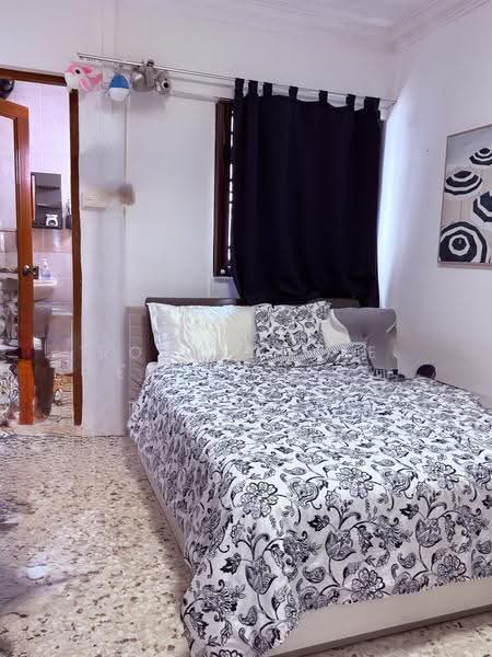 23 Bedok South Avenue 1, 23 Bedok South Avenue 1, Bedok / Upper East Coast, 2 Bedrooms, 785 sqft, HDB Flat For Sale, by SIAH GEOK CHOO, 500283273 - Bedroom - PropertyGuru.com.sg