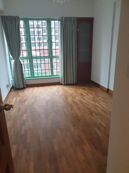 Tiara, 1 Kim Seng Walk, Orchard / River Valley, 4 Bedrooms, 1,560 sqft, Apartment For Sale, by Suryani Haryono, 500283279 - Living Room - PropertyGuru.com.sg