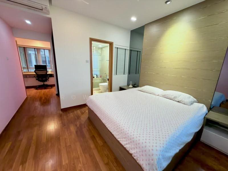 Hillvista, 1 Elizabeth Drive, Dairy Farm / Bukit Panjang / Choa Chu Kang, 3 Bedrooms, 1,184 sqft, Condominium For Sale, by Rowena Teo, 500283284 - Master and work corner - PropertyGuru.com.sg