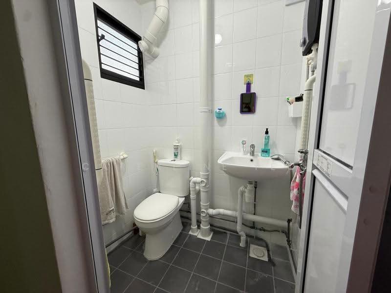 519 Bedok North Avenue 1, 519 Bedok North Avenue 1, Bedok / Upper East Coast, 2 Bedrooms, 721 sqft, HDB Flat For Sale, by Carenline Yeo, 500283289 - Bathroom - PropertyGuru.com.sg