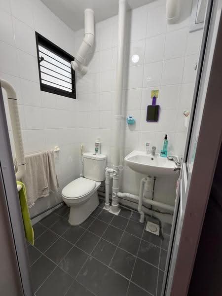 519 Bedok North Avenue 1, 519 Bedok North Avenue 1, Bedok / Upper East Coast, 2 Bedrooms, 721 sqft, HDB Flat For Sale, by Carenline Yeo, 500283289 - Bathroom - PropertyGuru.com.sg