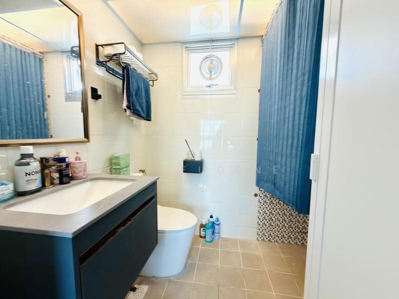 570A Woodlands Avenue 1, 570A Woodlands Avenue 1, Admiralty / Woodlands, 2 Bedrooms, 721 sqft, HDB Flat For Sale, by Goh Eugene, 500283304 - Bathroom - PropertyGuru.com.sg
