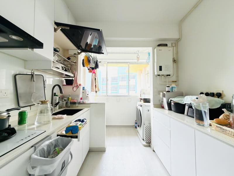 570A Woodlands Avenue 1, 570A Woodlands Avenue 1, Admiralty / Woodlands, 2 Bedrooms, 721 sqft, HDB Flat For Sale, by Goh Eugene, 500283304 - Kitchen - PropertyGuru.com.sg