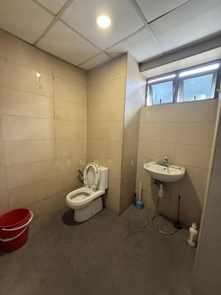 Eco-Tech @ Sunview, 1 Sunview Road, Boon Lay / Jurong / Tuas, 2,605 sqft, Light Industrial (B1) For Sale, by Jenny Lee, 500283306 - Bathroom - CommercialGuru.com.sg