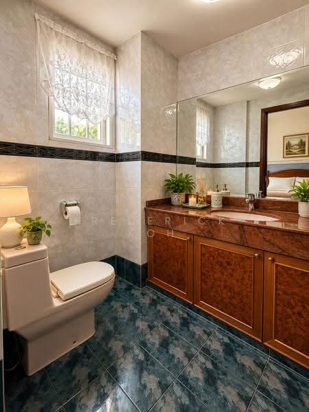 Cheapest 6 min walk to nex 9 min to Bartley, Hougang / Punggol / Sengkang, 4 Bedrooms, 2,600 sqft, Terraced House For Sale, by Frederick Koh, 500283309 - Bathroom - PropertyGuru.com.sg
