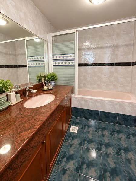 Cheapest 6 min walk to nex 9 min to Bartley, Hougang / Punggol / Sengkang, 4 Bedrooms, 2,600 sqft, Terraced House For Sale, by Frederick Koh, 500283309 - Bathroom - PropertyGuru.com.sg