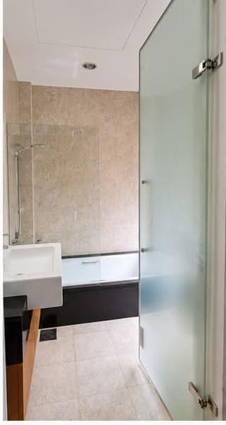 One Fort, 1 Fort Road, East Coast / Marine Parade, 2 Bedrooms, 1,055 sqft, Condominium For Rent, by Tracey Ng, 500283311 - Master bedroom bathroom - PropertyGuru.com.sg