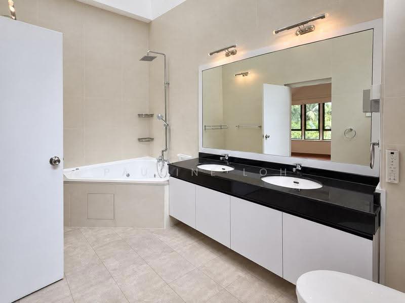 D10 Ford Avenue / Tanglin / Holland / Bukit Timah, Ford Avenue, Tanglin / Holland / Bukit Timah, 6 Bedrooms, 7,988 sqft, Good Class Bungalow For Sale, by Pauline Loh, 500283319 - Master Bathroom - PropertyGuru.com.sg
