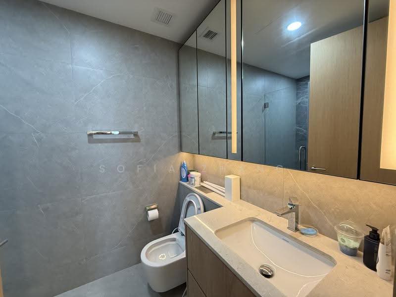 Peak Residence, 333 Thomson Road, Newton / Novena, 2 Bedrooms, 776 sqft, Condominium For Sale, by Sofia Zhang, 500283320 - Bathroom - PropertyGuru.com.sg