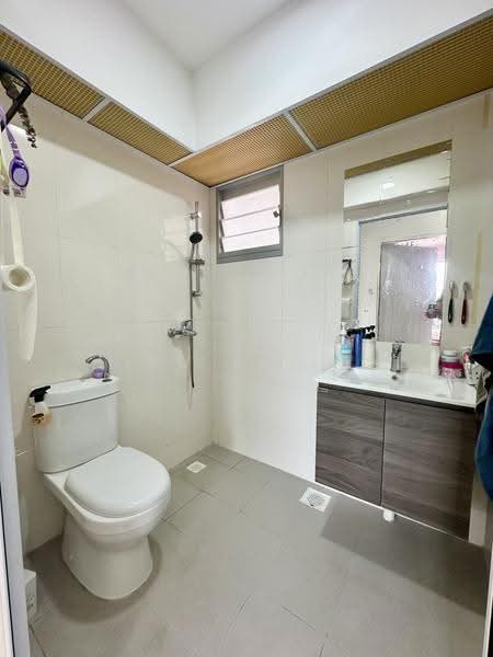 234A Sumang Lane, 234A Sumang Lane, Hougang / Punggol / Sengkang, 2 Bedrooms, 732 sqft, HDB Flat For Sale, by Liau Li Jun, 500283330 - Bathroom - PropertyGuru.com.sg