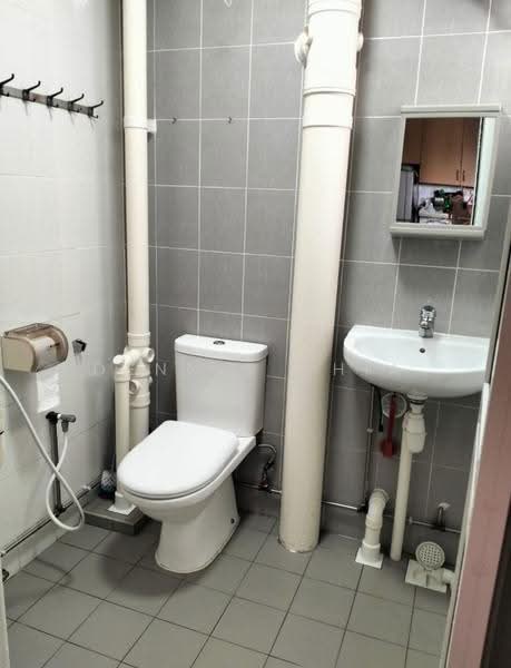 121 Mcnair Road, 121 Mcnair Road, Balestier / Toa Payoh, Room Rental, 500 sqft, HDB Flat For Rent, by Dennis Chia, 500283351 - Bathroom - PropertyGuru.com.sg