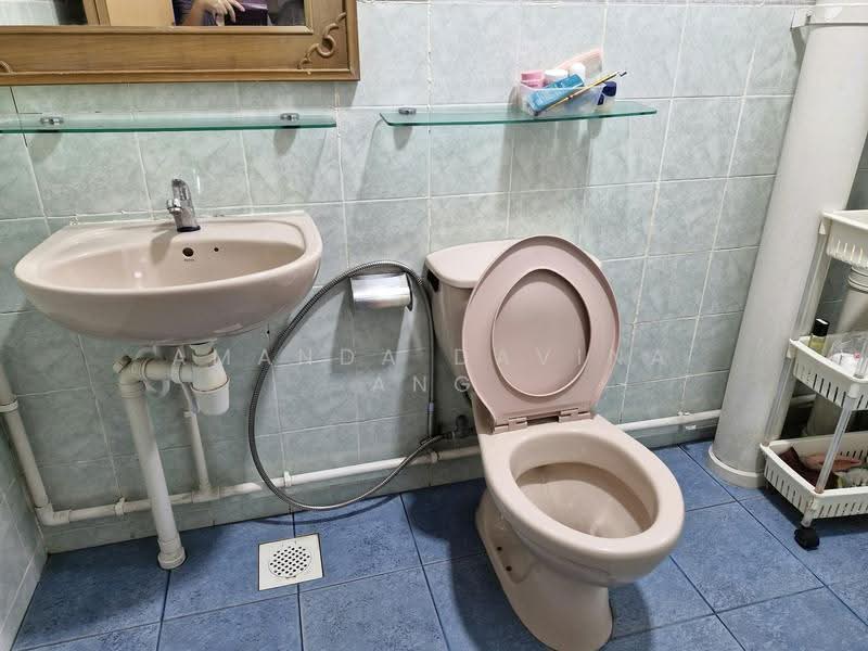 661C Jurong West Street 64, 661C Jurong West Street 64, Boon Lay / Jurong / Tuas, Room Rental, 100 sqft, HDB Flat For Rent, by Amanda Davina Ang, 500283352 - Bathroom - PropertyGuru.com.sg