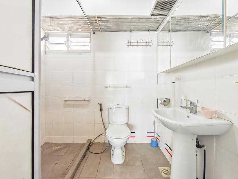 443 Yishun Avenue 11, 443 Yishun Avenue 11, Sembawang / Yishun, 3 Bedrooms, 990 sqft, HDB Flat For Sale, by Ying Ying Cheng, 500283369 - Bathroom - PropertyGuru.com.sg