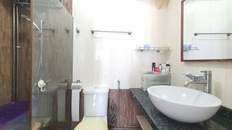 661 Choa Chu Kang Crescent, 661 Choa Chu Kang Crescent, Dairy Farm / Bukit Panjang / Choa Chu Kang, 3 Bedrooms, 1,119 sqft, HDB Flat For Sale, by Chloe Lim, 500283371 - Bathroom - PropertyGuru.com.sg