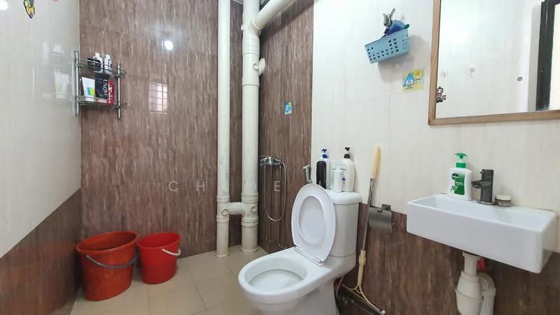 661 Choa Chu Kang Crescent, 661 Choa Chu Kang Crescent, Dairy Farm / Bukit Panjang / Choa Chu Kang, 3 Bedrooms, 1,119 sqft, HDB Flat For Sale, by Chloe Lim, 500283371 - Bathroom - PropertyGuru.com.sg