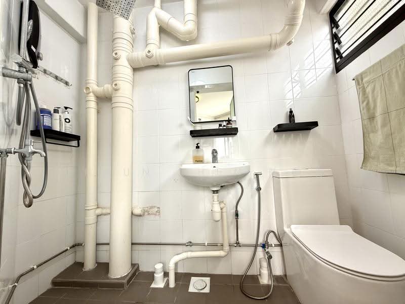 307 Serangoon Avenue 2, 307 Serangoon Avenue 2, Hougang / Punggol / Sengkang, 3 Bedrooms, 1,022 sqft, HDB Flat For Rent, by Shaun Chen 陈韵百, 500283404 - Bathroom - PropertyGuru.com.sg