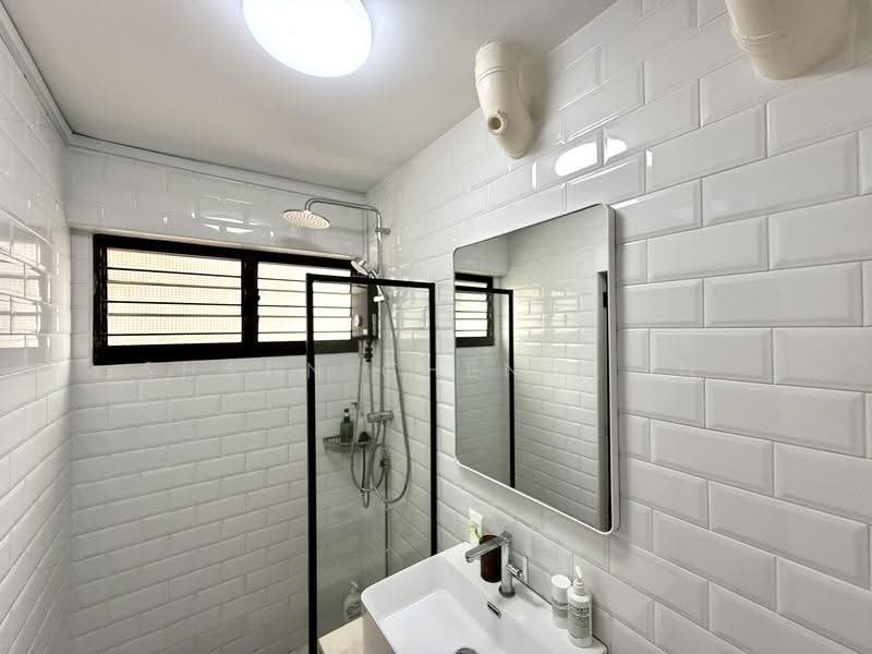 307 Serangoon Avenue 2, 307 Serangoon Avenue 2, Hougang / Punggol / Sengkang, 3 Bedrooms, 1,022 sqft, HDB Flat For Rent, by Shaun Chen 陈韵百, 500283404 - Bathroom - PropertyGuru.com.sg