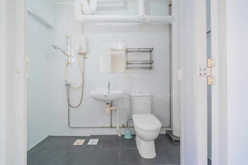 173 Hougang Avenue 1, 173 Hougang Avenue 1, Hougang / Punggol / Sengkang, 3 Bedrooms, 1,076 sqft, HDB Flat For Sale, by Serena Goh, 500283405 - Bathroom - PropertyGuru.com.sg