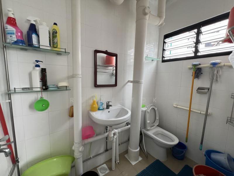 270 Yishun Street 22, 270 Yishun Street 22, Sembawang / Yishun, Room Rental, 120 sqft, HDB Flat For Rent, by Reene Tok, 500283408 - Bathroom - PropertyGuru.com.sg