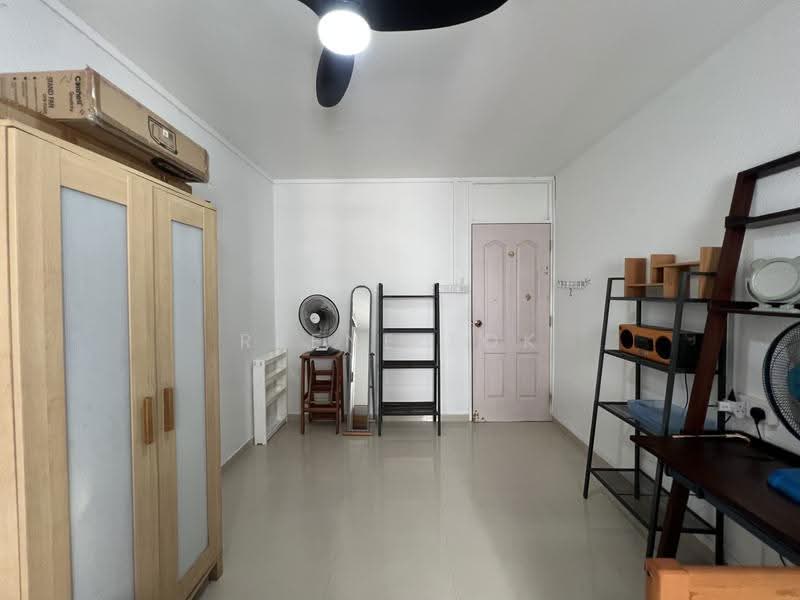 270 Yishun Street 22, 270 Yishun Street 22, Sembawang / Yishun, Room Rental, 120 sqft, HDB Flat For Rent, by Reene Tok, 500283408 - Living Room - PropertyGuru.com.sg