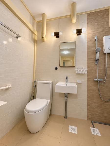 894 Tampines Street 81, 894 Tampines Street 81, Pasir Ris / Tampines, 4 Bedrooms, 1,528 sqft, HDB Flat For Sale, by Damien Goh, 500283413 - Common Bathroom - PropertyGuru.com.sg