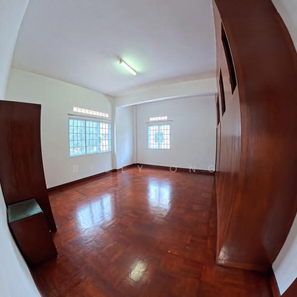 Spacious Bungalow Lorong J Telok Kurau, Telok Kurau, East Coast / Marine Parade, 5 Bedrooms, 3,627 sqft, Bungalow House For Rent, by Billy Ong, 500283420 - Large bedroom 3 - PropertyGuru.com.sg