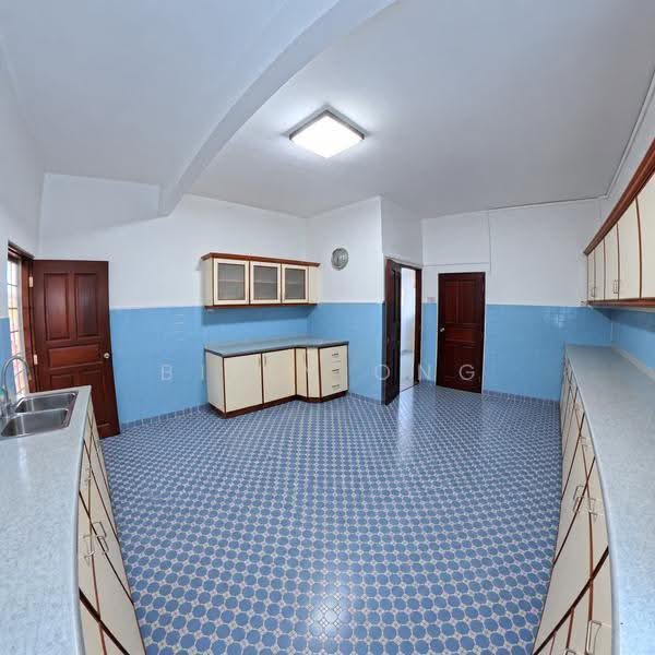 Spacious Bungalow Lorong J Telok Kurau, Telok Kurau, East Coast / Marine Parade, 5 Bedrooms, 3,627 sqft, Bungalow House For Rent, by Billy Ong, 500283420 - Kitchen - PropertyGuru.com.sg