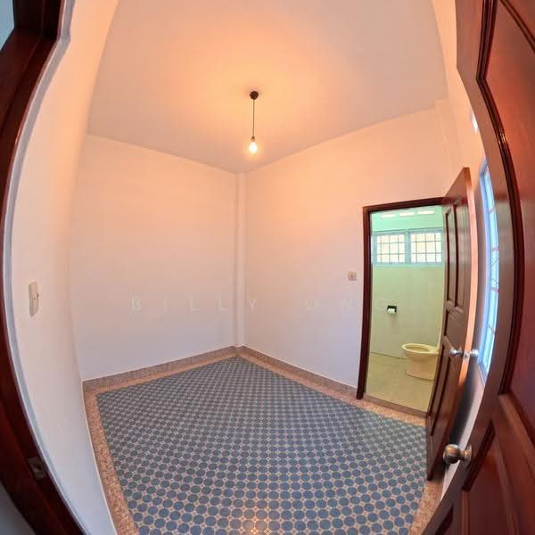 Spacious Bungalow Lorong J Telok Kurau, Telok Kurau, East Coast / Marine Parade, 5 Bedrooms, 3,627 sqft, Bungalow House For Rent, by Billy Ong, 500283420 - Spacious Maid's room - PropertyGuru.com.sg