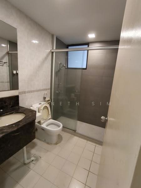 Parc Oasis, 41 Jurong East Avenue 1, Boon Lay / Jurong / Tuas, 3 Bedrooms, 1,378 sqft, Condominium For Rent, by KENNETH SIM, 500283442 - Bathroom 2 - PropertyGuru.com.sg