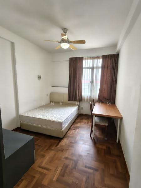 Parc Oasis, 41 Jurong East Avenue 1, Boon Lay / Jurong / Tuas, 3 Bedrooms, 1,378 sqft, Condominium For Rent, by KENNETH SIM, 500283442 - Bedroom 2 Queen bed - PropertyGuru.com.sg