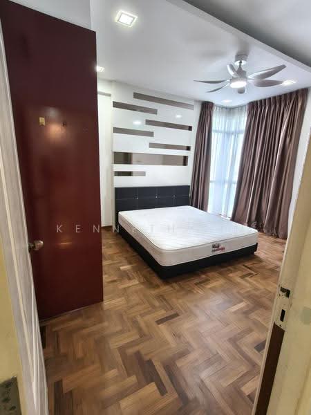 Parc Oasis, 41 Jurong East Avenue 1, Boon Lay / Jurong / Tuas, 3 Bedrooms, 1,378 sqft, Condominium For Rent, by KENNETH SIM, 500283442 - Master Bedroom King bed - PropertyGuru.com.sg