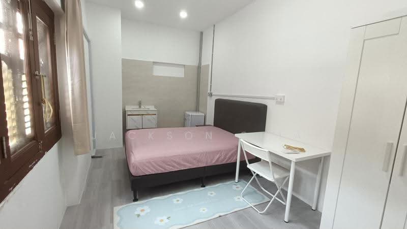 61B Temple Street, Temple Street, Chinatown / Tanjong Pagar, Room Rental, 150 sqft, Shophouse For Rent, by Jackson Chia, 500283512 - Bedroom - PropertyGuru.com.sg