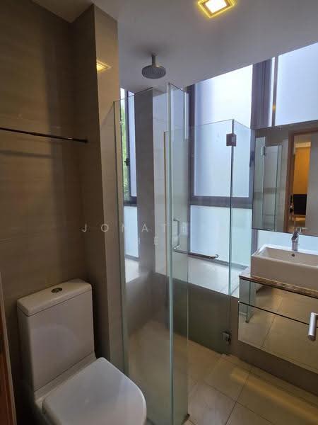 Angullia Park Residences @ Orchard, Tanglin / Holland / Bukit Timah, 2 Bedrooms, 936 sqft, Apartment For Sale, by Jonathan Hee, 500283514 - Bathroom - PropertyGuru.com.sg
