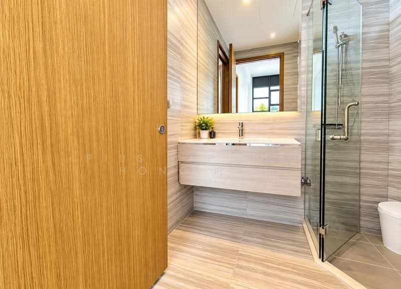 Alana, Sunrise Terrace, Seletar / Yio Chu Kang, 4 Bedrooms, 3,078 sqft, Terraced House For Rent, by Pius Yap Chih Hong 叶智弘, 500283515 - Bathroom - PropertyGuru.com.sg