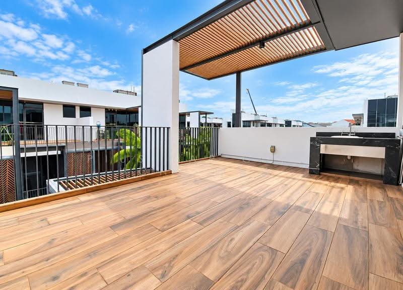 Alana, Sunrise Terrace, Seletar / Yio Chu Kang, 4 Bedrooms, 3,078 sqft, Terraced House For Rent, by Pius Yap Chih Hong 叶智弘, 500283515 - Balcony - PropertyGuru.com.sg