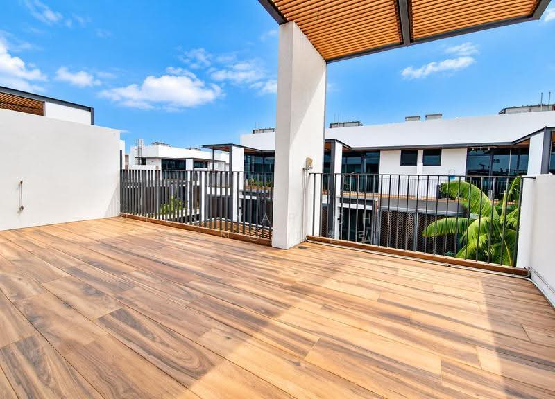Alana, Sunrise Terrace, Seletar / Yio Chu Kang, 4 Bedrooms, 3,078 sqft, Terraced House For Rent, by Pius Yap Chih Hong 叶智弘, 500283515 - Balcony - PropertyGuru.com.sg