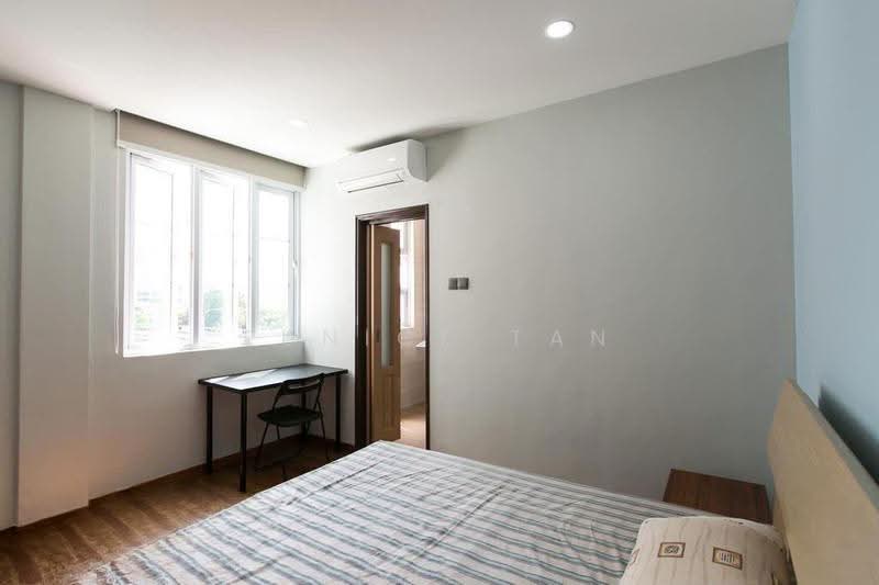 REDUCED PRICE, SELLING BELOW VALUATION, Eunos / Geylang / Paya Lebar, 3 Bedrooms, 1,270 sqft, Walk-up Apartment For Sale, by Eunice Tan, 500283525 - Bedroom - PropertyGuru.com.sg