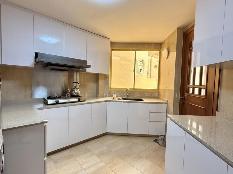 Villa Marina, 21 Jalan Sempadan, East Coast / Marine Parade, 3 Bedrooms, 1,249 sqft, Condominium For Rent, by Ling Ling Jessie Guo, 500283530 - Kitchen - PropertyGuru.com.sg
