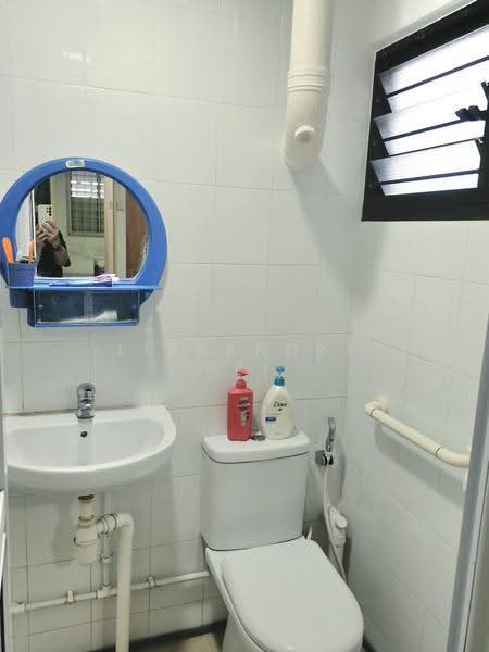 153 Serangoon North Avenue 1, 153 Serangoon North Avenue 1, Hougang / Punggol / Sengkang, 2 Bedrooms, 688 sqft, HDB Flat For Sale, by Lissandre See, 500283542 - Bathroom - PropertyGuru.com.sg