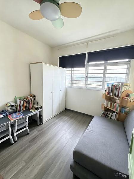 812A Choa Chu Kang Avenue 7, 812A Choa Chu Kang Avenue 7, Dairy Farm / Bukit Panjang / Choa Chu Kang, 3 Bedrooms, 1,001 sqft, HDB Flat For Sale, by Li Xinghua, 500283552 - Study - PropertyGuru.com.sg