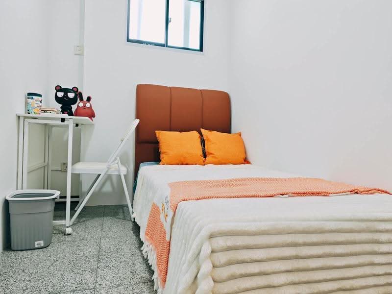 The Warren, 37 Choa Chu Kang Loop, Dairy Farm / Bukit Panjang / Choa Chu Kang, Room Rental, 200 sqft, Apartment For Rent, by Dominik Chow, 500283553 - Bedroom - PropertyGuru.com.sg
