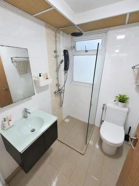 450A Bukit Batok West Avenue 6, 450A Bukit Batok West Avenue 6, Dairy Farm / Bukit Panjang / Choa Chu Kang, 2 Bedrooms, 721 sqft, HDB Flat For Sale, by Josephine Chee, 500283564 - Bathroom - PropertyGuru.com.sg