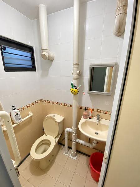 213 Ang Mo Kio Avenue 3, 213 Ang Mo Kio Avenue 3, Ang Mo Kio / Bishan / Thomson, 2 Bedrooms, 721 sqft, HDB Flat For Rent, by Belinda Liu, 500283565 - Bathroom - PropertyGuru.com.sg