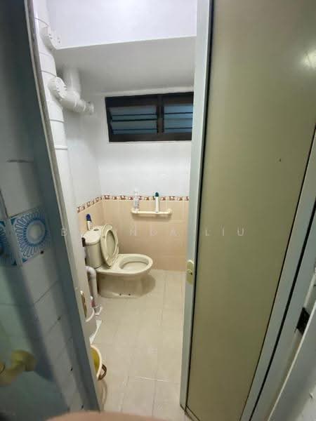 213 Ang Mo Kio Avenue 3, 213 Ang Mo Kio Avenue 3, Ang Mo Kio / Bishan / Thomson, 2 Bedrooms, 721 sqft, HDB Flat For Rent, by Belinda Liu, 500283565 - Bathroom - PropertyGuru.com.sg