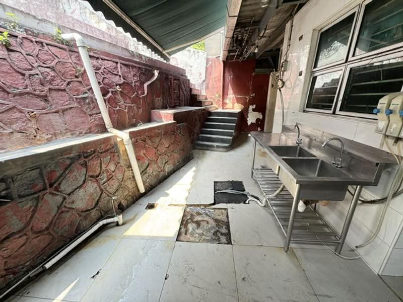 Sembawang Hills Estate, Sembawang Hills Estate, Ang Mo Kio / Bishan / Thomson, 2,712 sqft, Shop / Shophouse For Sale, by Eric Gan, 500283572 - Ground floor Unit - CommercialGuru.com.sg